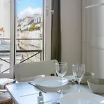 Rooftop Views Cosy *