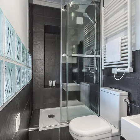 Appartamento Charming In North Center Parigi