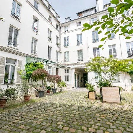 Charming In North Center