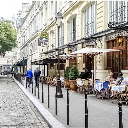 Charming In North Center Parijs