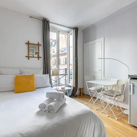 Charming In North Center Apartment Paris