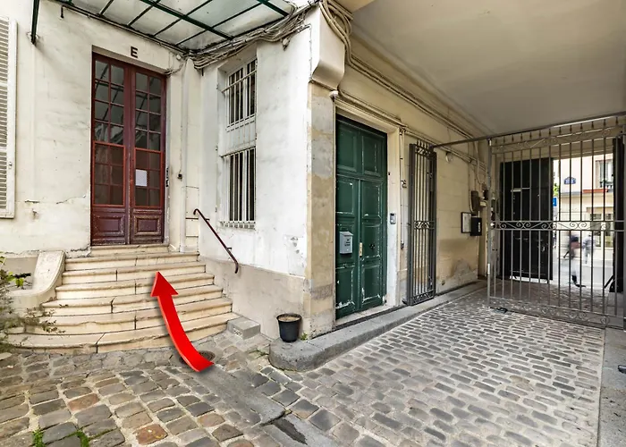 Charming In North Center * Paris